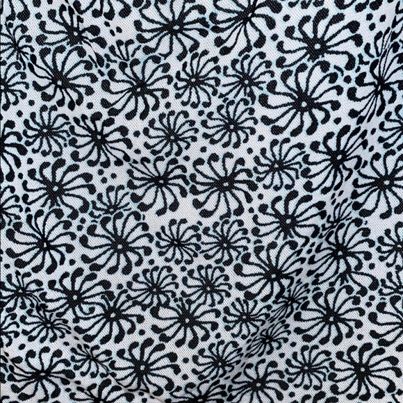 Sleeveless lined V neck top - Picture 2 of 4